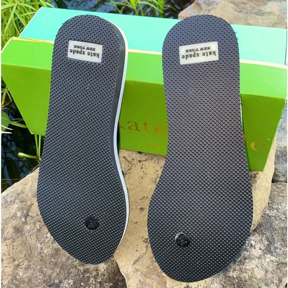 Kate Spade New York 8 Milli Flip Flop black & White striped Org. box Never Worn - Picture 4 of 13